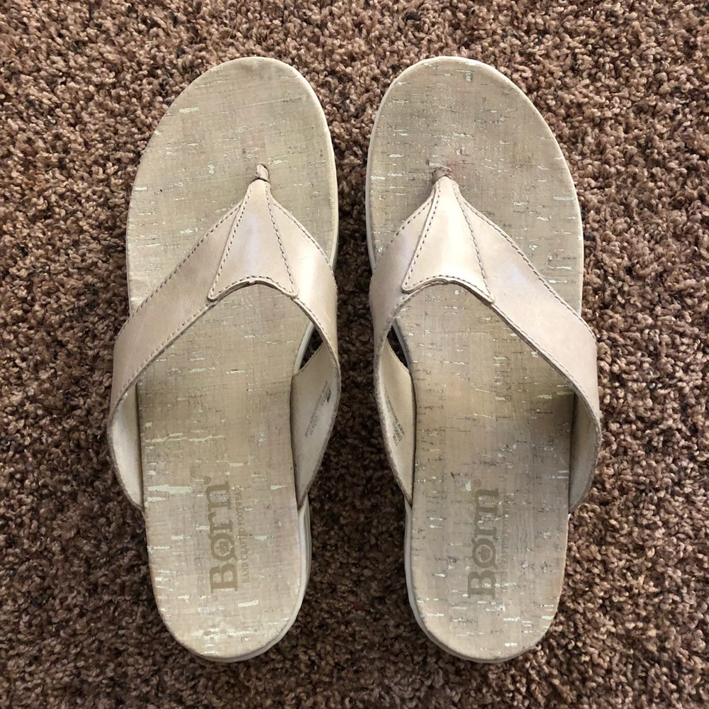 Women’s Born beige leather flip-flops size 11